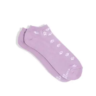 Purple ankle socks with white paw prints, perfect for pet lovers. Cozy and stylish design.